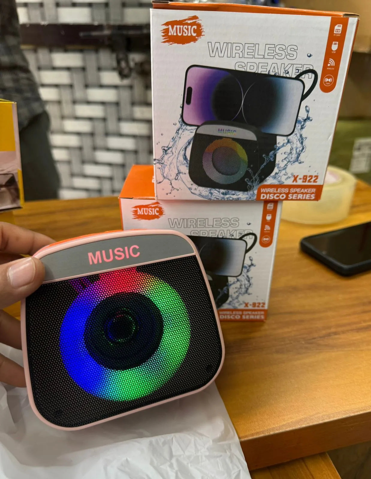 X 922 Wireless Speaker