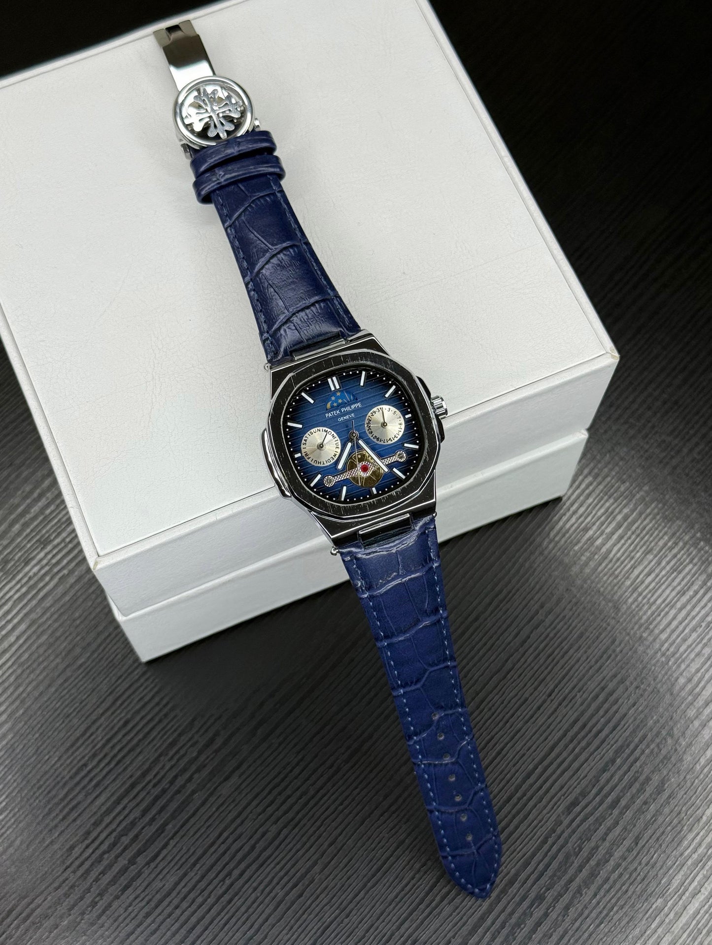 *PATEK PHILIPPE PREMIUM LEATHER WATCH*