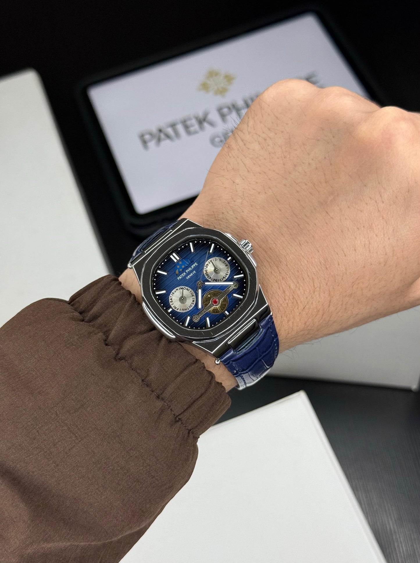 *PATEK PHILIPPE PREMIUM LEATHER WATCH*