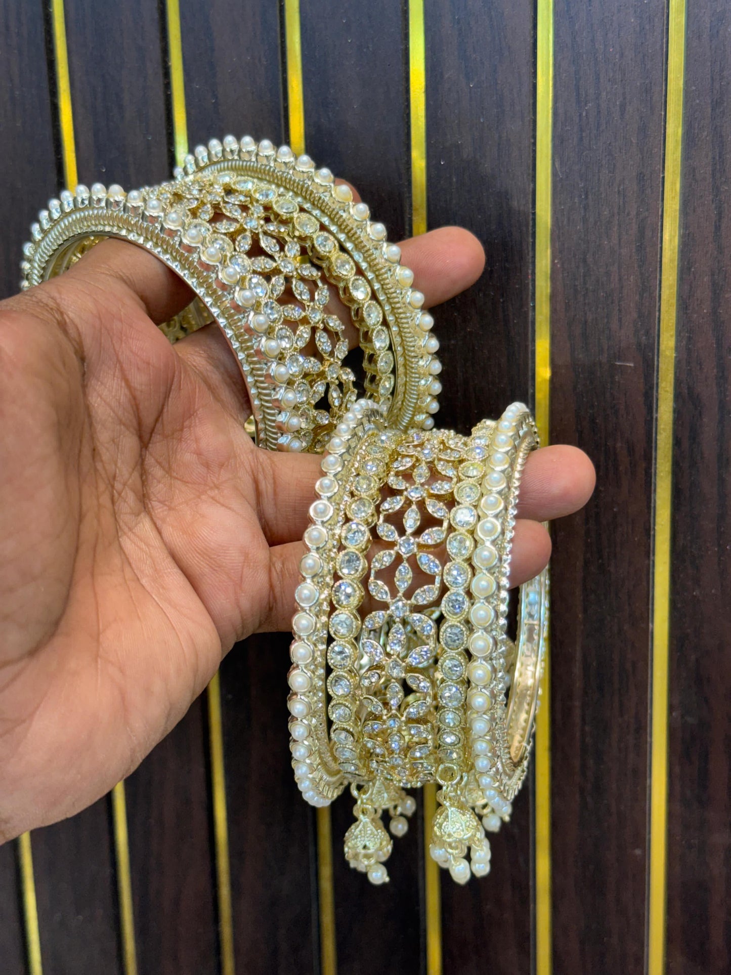 NEW JHUMKHI AD LOOK BANGLES SET