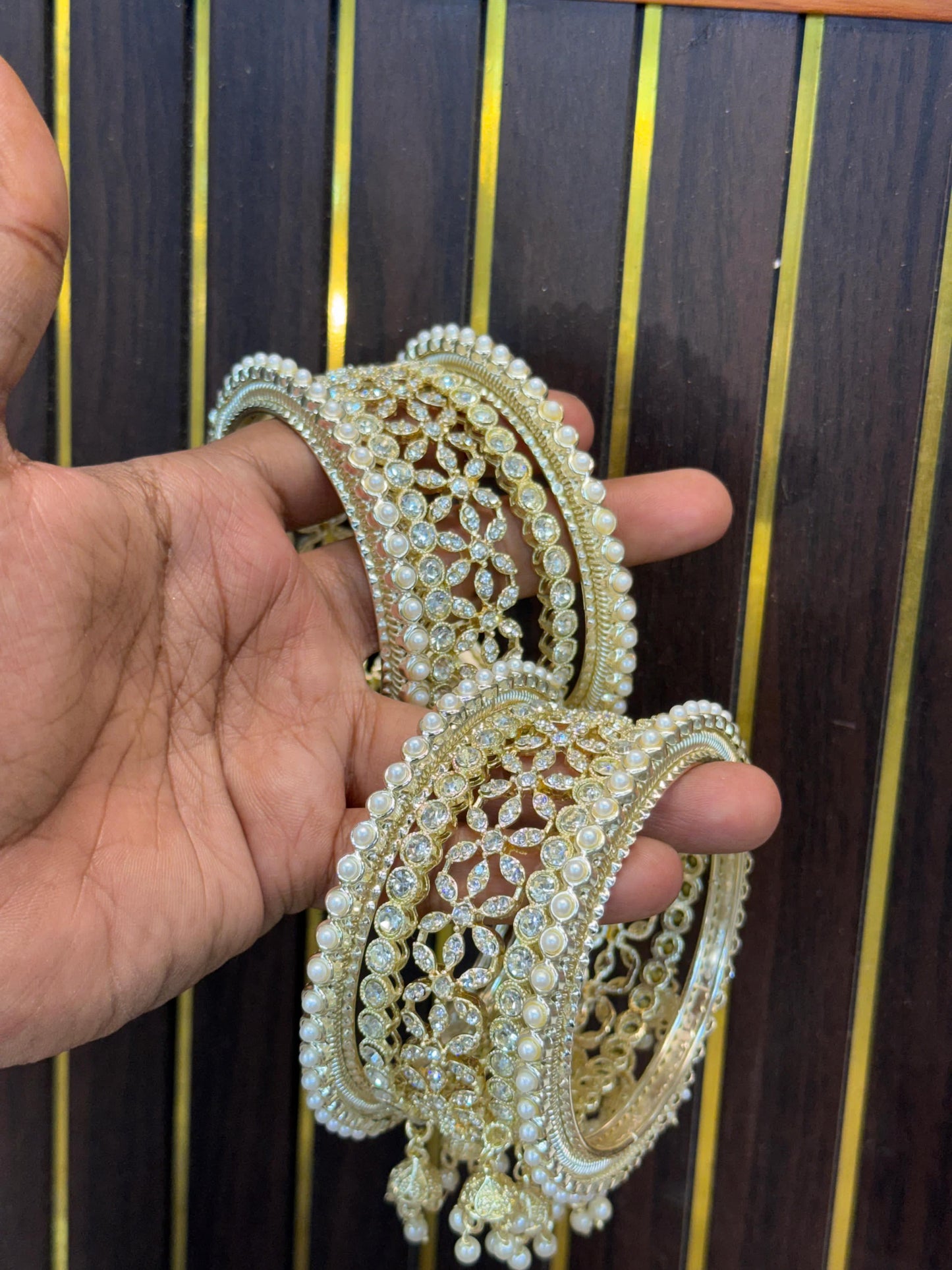 NEW JHUMKHI AD LOOK BANGLES SET