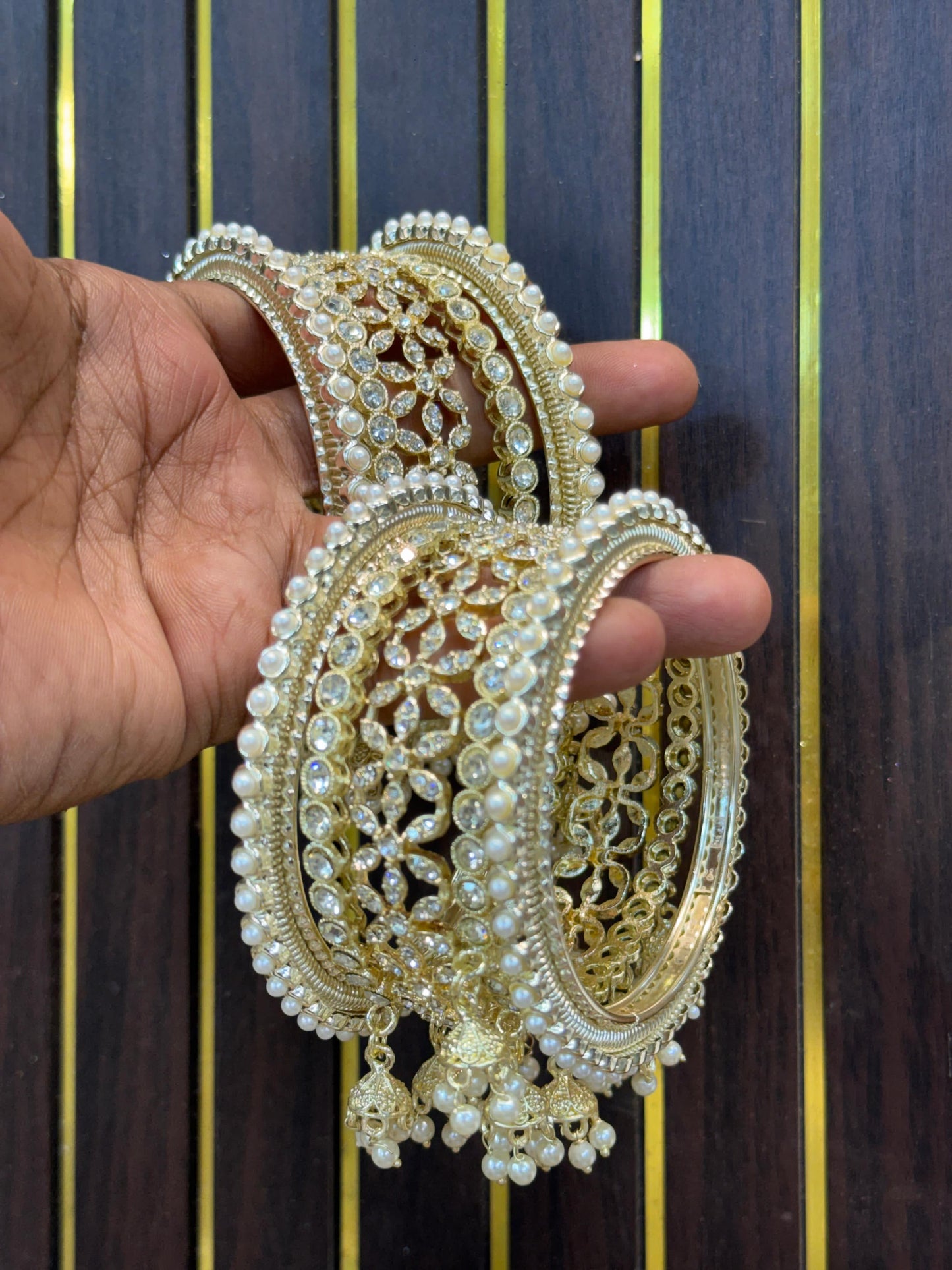 NEW JHUMKHI AD LOOK BANGLES SET