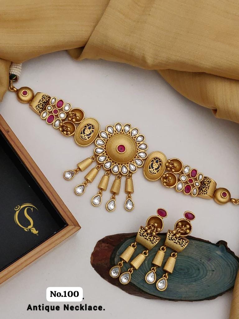 ANTIQUE NECKLACE