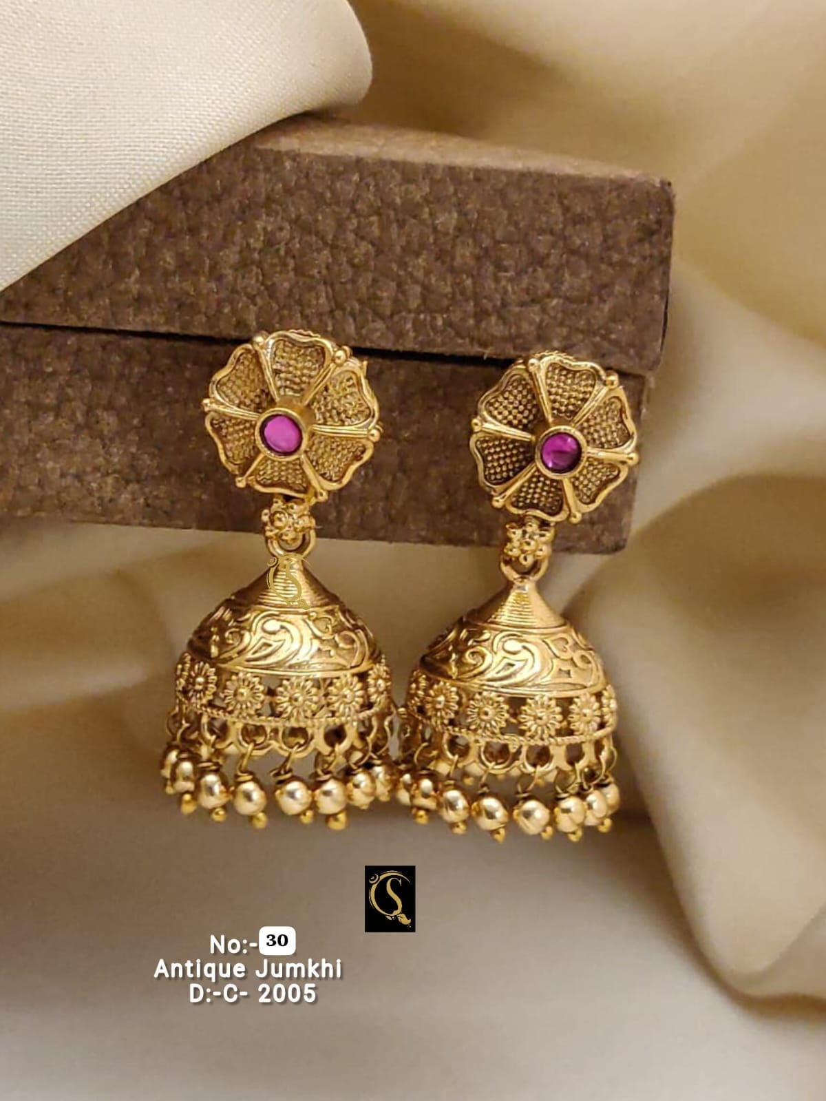 Elegant Antique Jhumki crafted with timeless traditional charm and intricate detailing 🥰