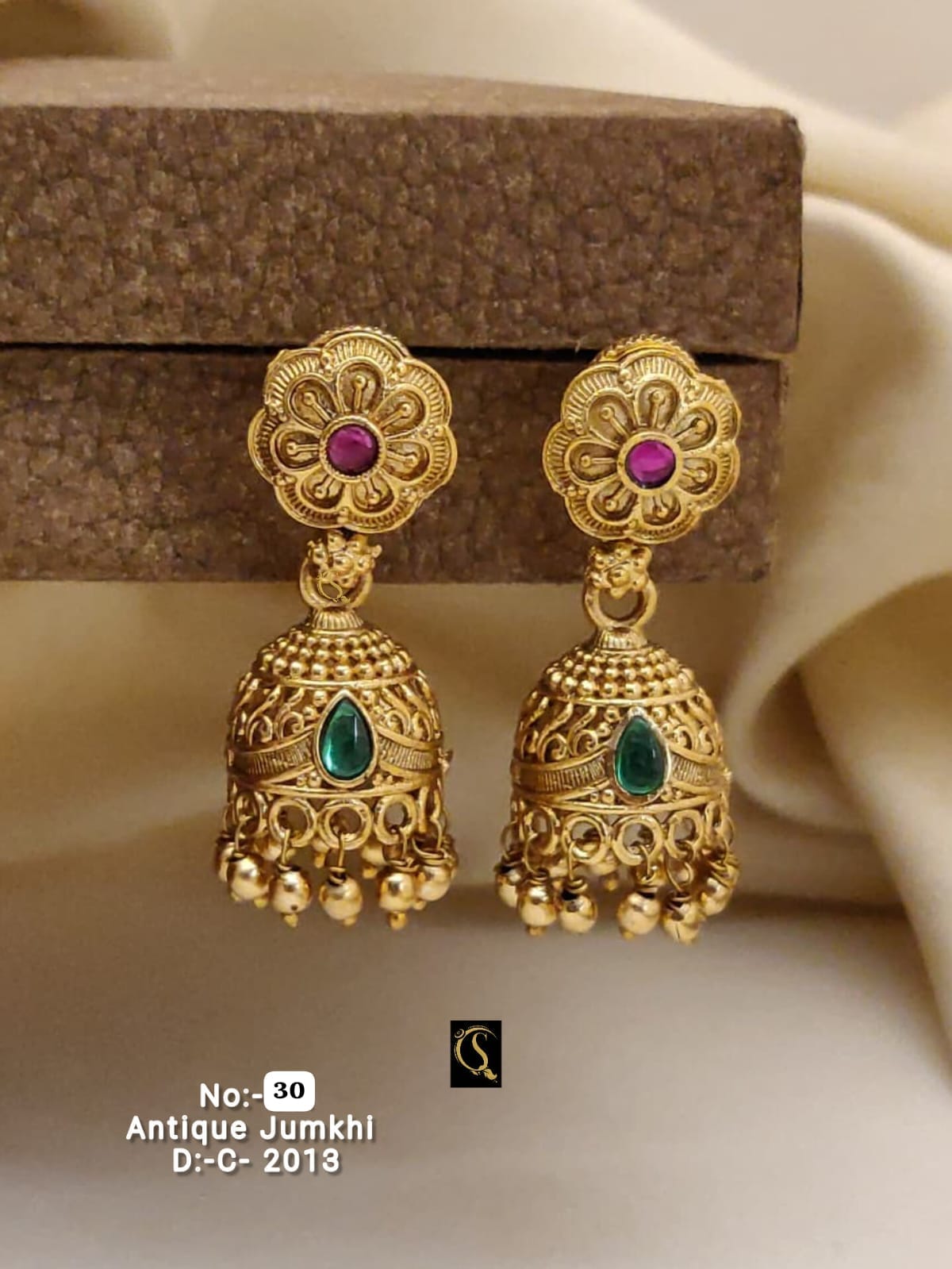 Elegant Antique Jhumki crafted with timeless traditional charm and intricate detailing 🥰