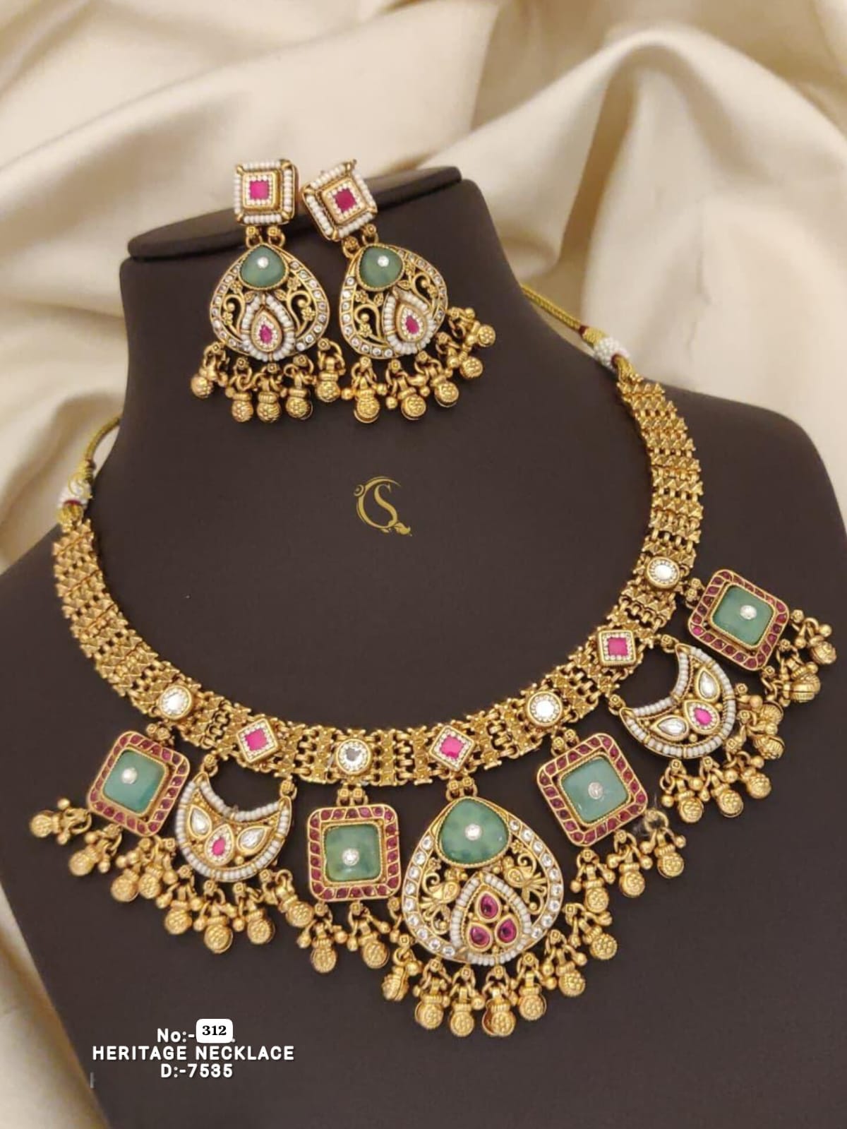 Heritage Antique Necklace crafted to bring timeless traditional elegance to your look 🤩