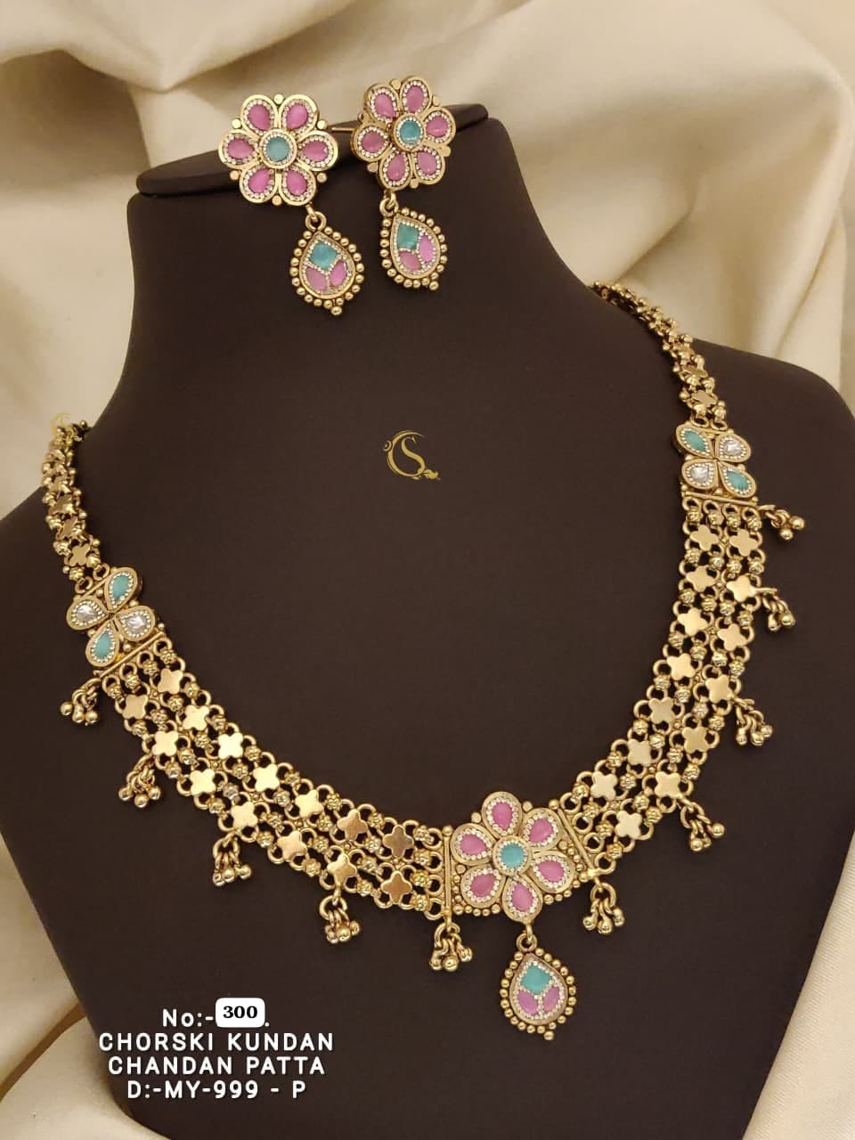 Heritage Antique Necklace crafted to bring timeless traditional elegance to your look 🤩